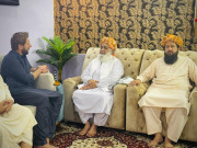 مولانا فضل الرحمان سے شاہد آفریدی کی ملاقات ملکی سیاسی صورتحال پر تبادلہ خیال