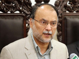 پاکستان کی تیزی سے بڑھتی آبادی وسائل پر دباؤ بڑھا رہی ہے، احسن اقبال