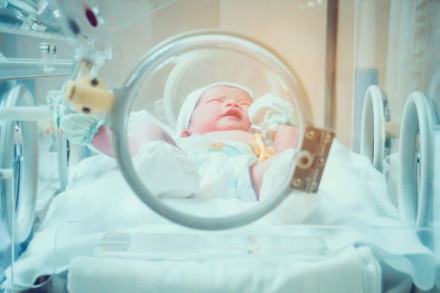 حکومت کا انوکھا منصوبہ، والدین کو تیسرے اور چوتھے بچے کی پیدائش پر نقد انعام ملے گا