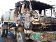 کراچی واٹرٹینکر کی ٹکر سے موٹرسائیکل سوار جاں بحق واٹر ٹینکر کو آگ لگا دی گئی