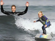 سرفنگ کادیوانہ تین سالہ امریکی بچہ