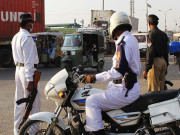 کراچی ٹریفک قوانین کی خلاف ورزی کرنے والوں کے لائسنس منسوخ کرائے جائیں ڈی آئی جی ٹریفک