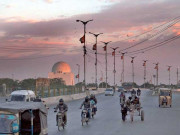 کراچی میں معمول سے تیز ہوائیں درجہ حرارت میں کمی ریکارڈ