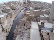 کراچی لیاقت آباد میں سیوریج کے مسائل سنگین جابجا ابلتے گٹر اور غلاظت کے ڈھیر