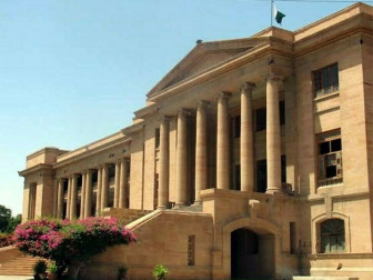 سندھ ہائیکورٹ؛ خصوصی عدالتوں کے ججز کی تعیناتی کی قانون سازی کیخلاف درخواستیں دائر