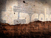 دیواریں بولتی بھی ہیں مگر