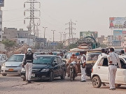 کراچی ٹریفک پولیس آئی جی سندھ کے احکامات کی دھجیاں اڑانے میں مصروف