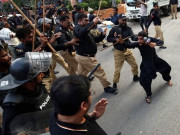 کراچی پریس کلب کے باہر صحافیوں پر تشدد کی تحقیقات کیلیے کمیٹی قائم