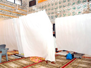 سیکڑوں مساجد میں آج ہزاروں افراد اعتکاف میں بیٹھیں گے