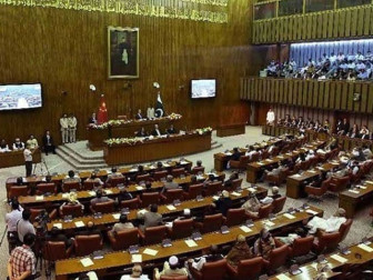 عمران خان کی صحت پر سیاست نہ کریں، کل کو ہم بھی حکومت میں آ سکتے ہیں، سینیٹر علی ظفر