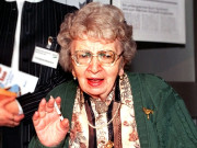 تعلیم کا مطلب علم اور تجربے کو دانائی اور عشق میں تبدیل کرنا ہے 