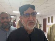 سردار اختر مینگل مقدمہ درج ہونے کے بعد گرفتاری دینے تھانے پہنچ گئے