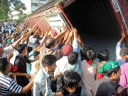  املاک کونقصان پہنچانا ہمارے احتجاج پرسوالیہ نشان ہے