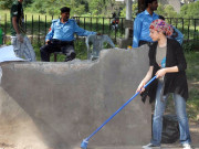 طلبہ احتجاج سے متاثرہ علاقوں کی صفائی کیلیے نکل آئے 