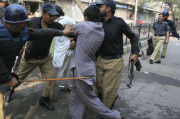 بگڑتی ہوئی سیاسی صورتحال 