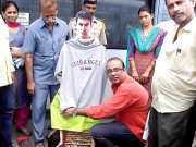 آخر کار عامر خان کے عریاں پوسٹر کو کپڑے پہنا دیے گئے  