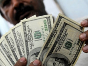 سیاسی گرما گرمی کے باعث ڈالر نے بھی سینچری مکمل کرلی