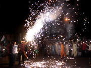 یوم آزادی پر شہدائے تحریک آزادی کو خراج عقیدت پیش شہر میں آتش بازی ملی نغموں کی گونج 