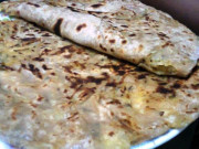 بات کچھ اِدھر اُدھر کی  گرما گرم آلو کے پراٹھے