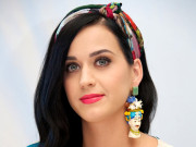 اعلیٰ تعلیم یافتہ نہ ہونے کا اب شدت سے احساس ہو رہا ہے امریکی گلوکارہ کیٹی پیری 