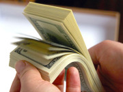 سیاسی تعطل کے باعث امریکی ڈالر 101 روپے 70 پیسے تک پہنچ گیا   