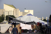شاہراہ دستور کلیئر کرائی جائے کل ہم اسی راستے سے سپریم کورٹ آئیں گے چیف جسٹس