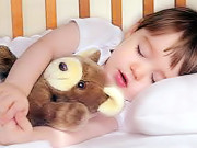 بچوں کو تنہا سلانا چاہیے یا والدین کیساتھ  سائنس نے جواب دیدیا 