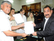 تحریک انصاف کے ارکان سندھ اسمبلی نے استعفے جمع کرادیے 
