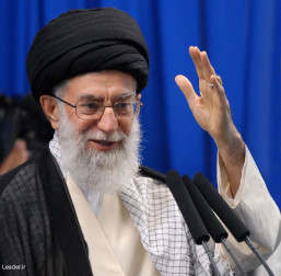 ایرانی فوج عراق میں داعش کے خلاف لڑنے والی کرد اور عراقی فوج کے ساتھ ساتھ امریکی فوج کے ساتھ بھی تعاون کریں،خامنہ ای، فوٹو فائل