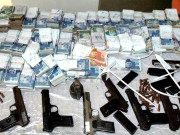 کیش وین لوٹنے والے 3 ڈاکو گرفتار ایک کروڑ 24 لاکھ روپے برآمد   