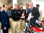 تفتیشی پولیس کی تربیت مکمل جرمنی نے پولیس کو 5 فنگر پرنٹس نظام اور موٹر سائیکلیں دیدیں  