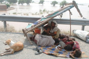 ملتان شہر کو سیلاب سے بچانے کی جنگ جاری شیرشاہ بند میں تیسرا شگاف بھی ڈال دیا گیا