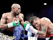 ویلٹر ویٹ مقابلے میں فلوئیڈ مے ویدر نے مارکوس میڈینا کو پچھاڑ دیا  