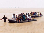 چاندی جیسے پانی والا بے مثال سوہنی کا چناب بپھر گیا    