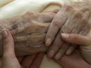 بات کچھ اِدھر اُدھر کی  بغیر تنخواہ کام کرنے والی عظیم ہستی