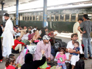 واجبات کی عدم ادائیگی پر 250 ٹرین ڈرائیوروں کا احتجاج 3 ٹرینوں کی آمد ورفت متاثر