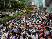 ہانگ کانگ میں جمہوری اصلاحات کے حامی سیکڑوں طلبہ کا احتجاج سرکاری ہیڈ کوارٹر پر قبضہ 