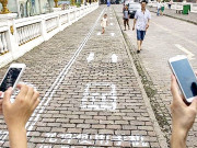 چین میں سیل فون کے متوالوں کے لیے الگ راہ گزر  