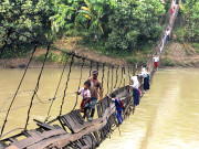 ہم جان پہ کھیل کے پڑھتے ہیں 