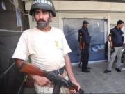 گلستان جوہر میں گارڈ نے بینک ڈکیتی ناکام بنادی  