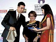 16ویں ممبئی فلم فیسٹیول کا آغاز ہالی ووڈ اداکارہ ہیلن میرن کیتھرین کے لیے لائف ٹائم اچیومنٹ ایوارڈ