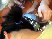 چینی خاتون بینک میں رکھی کرنسی مشین میں بال پھنسا بیٹھی