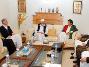 استعفے واپس لینے پر پی ٹی آئی کی قیادت میں مشاورت شروع