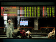 حصص مارکیٹ سیاسی ہلچل کے خدشات پر فروخت 517 پوائنٹس گرگئے   