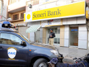 ناظم آباد میں ڈاکوؤں نے نجی بینک سے 60 لاکھ روپے لوٹ لیے