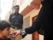 پاکستان ایک نظر میں  لیڈی ہیلتھ ورکرز کی قدر کیجیے