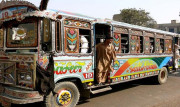 ٹرانسپورٹرز کی ہٹ دھرمی حکومت بسوں کے کرایے کم کرانے میں ناکام   