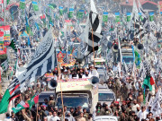 پشاور میں گستاخانہ فلم کیخلاف مارچ فلمساز کے قاتل کیلیے2لاکھ ڈالر کا انعام