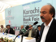 کراچی ایکسپو سینٹر میں عالمی کتب میلے میں ہزاروں افراد کی شرکت