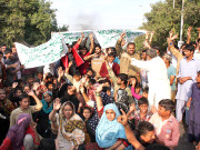 سینٹرل جیل کی سیکیورٹی غوثیہ کالونی خالی کرانے پر مکینوں کا احتجاج    